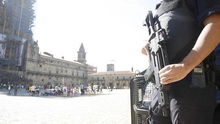 Policía vixiando a Catedral de Santiago 