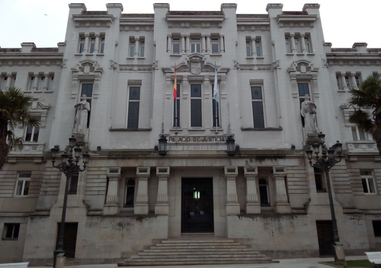 Pazo de Xustiza na Coruña, sede do Tribunal Superior de Xustiza de Galicia / Caronium en Wikipedia - Arquivo