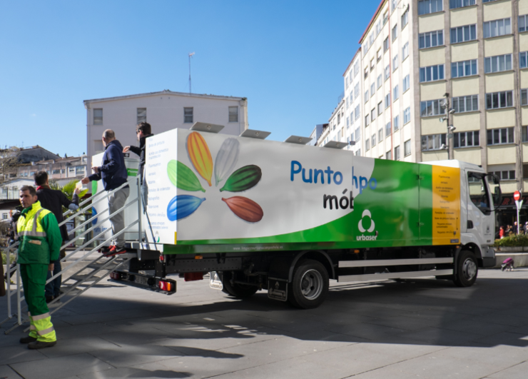 Punto limpo móbil para a reciclaxe de lixo en Santiago 