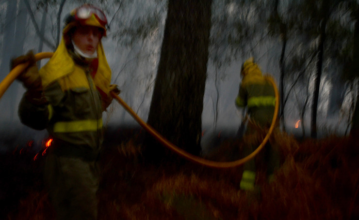 Loita contra o lume en Zamáns (Vigo), en plena onda de incendios en Galicia a mediados de outubro de 2017 / Miguel Núñez.