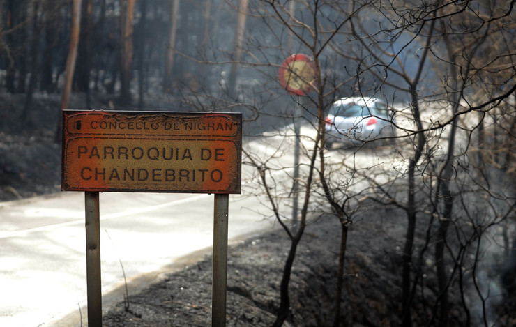 Dantesca imaxe da parroquia de Chandebrito (Nigrán), onde morreron dúas persoas tras os devastadores lumes que arrasaron a zona en pleno outubro / Miguel Núñez.