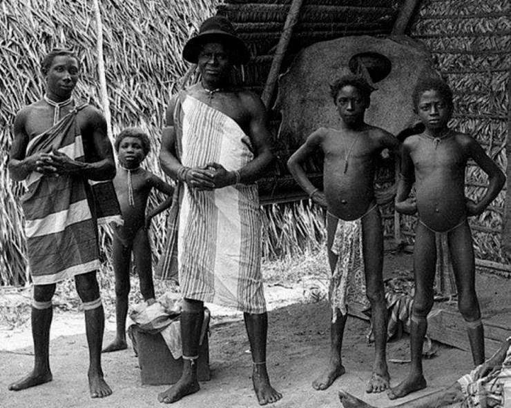 Poboación negra en Surinam, en 1915, descendente dos escravos africanos 