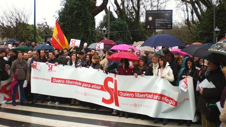 Manifestación de Galicia Bilingüe na que participaron dirixentes do PP e de UPyD 