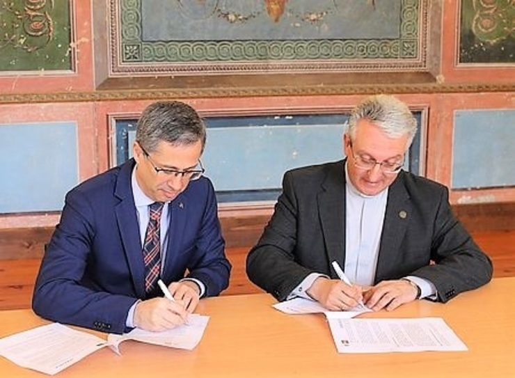 Firma do acordo de colaboración entre Abanca e a Catedral de Santiago 