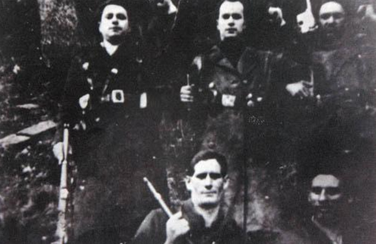 Estacamento de guerrilleiros, con dous dos participantes na “batalla de Repil”, Guillermo Morán e “Roces” 