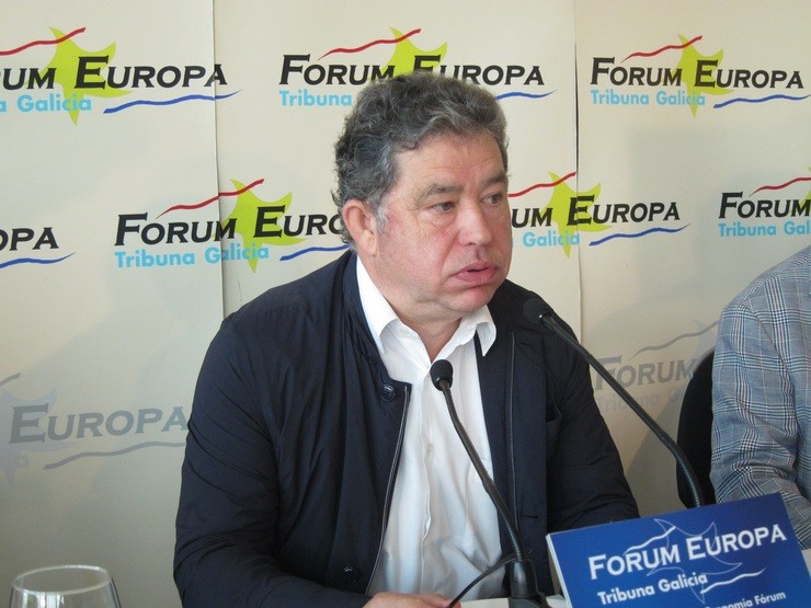 Fernández Lores nun almorzo coloquio de Forum Europa / EP
