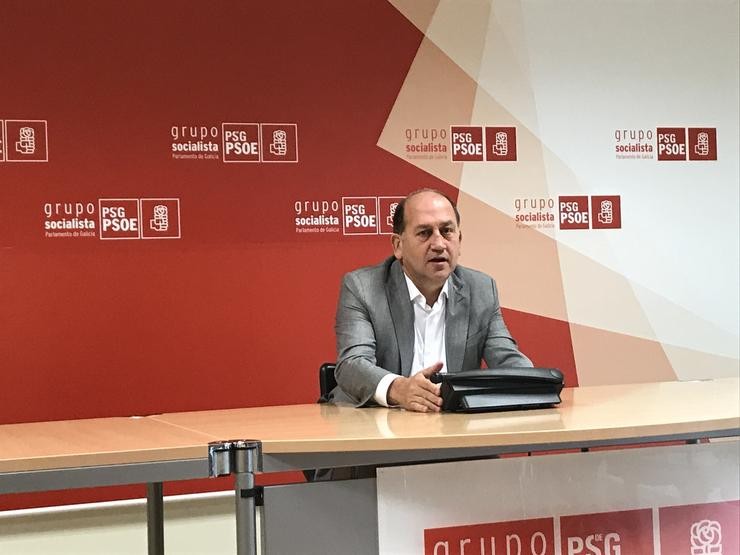 O portavoz parlamentario do PSdeG, Xoaquín Fernández Leiceaga, en rolda de prensa 
