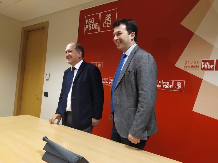 Os socialistas Xoaquín Fernández Leiceaga e Gonzalo Caballero na rolda de prensa no Parlamento / Europa Press