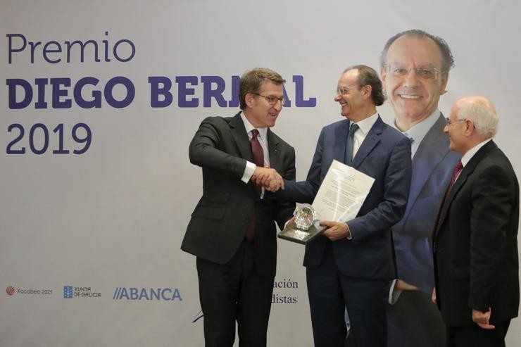 Xosé Luís Vilela recibe o premio Diego Bernal / Europa Press