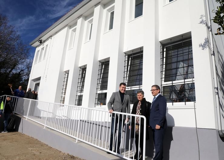 Román Rodríguez inaugura un centro sociocultural en Dodro. XUNTA 