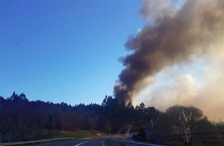 Incendio  / Emerxencias Ourense - @EmerxenciasOu