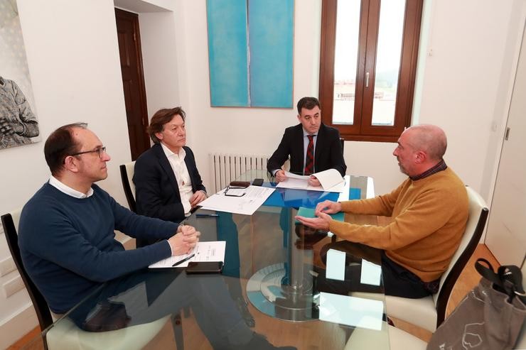 Reunión da Xunta con Joako Ezpeleta, o director de Ou Marisquiño. XUNTA / Europa Press