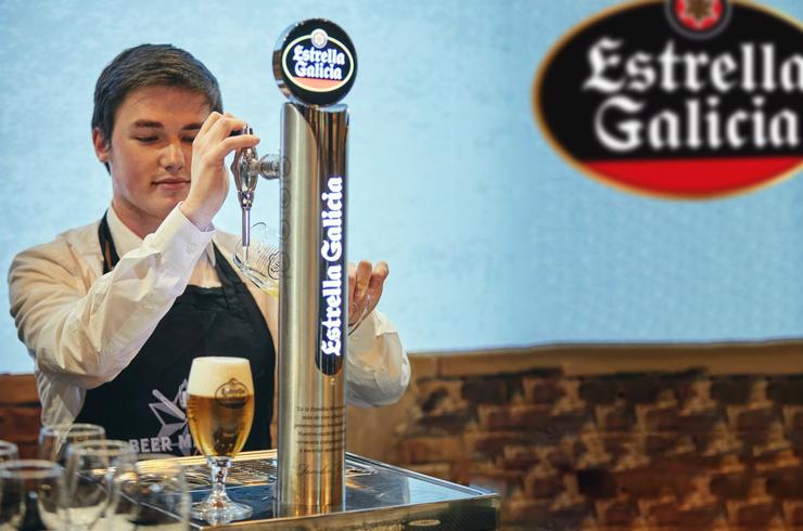 O galego Miguel Pampín, mellor tirador de cervexa de España no V Campionato. ESTRELA GALICIA / Europa Press