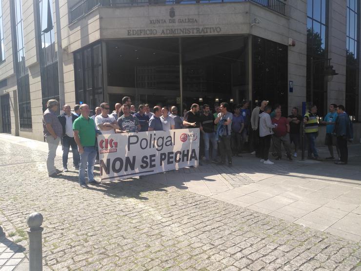 Protesta de traballadores de Poligal diante da Xunta en Ferrol. / Europa Press