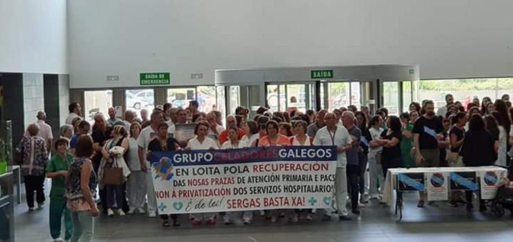 Concentración de celadores no hospital Álvaro Cunqueiro de Vigo / EP