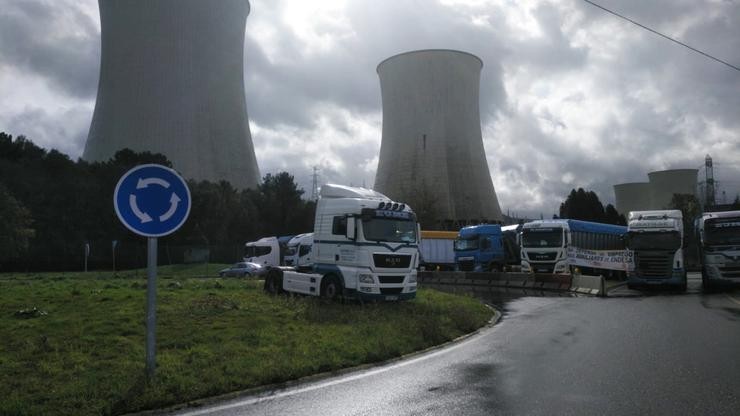 Transportistas de carbón bloquean as saídas da central térmica de Endesa nas Pontes de García Rodríguez / Europa Press - Arquivo