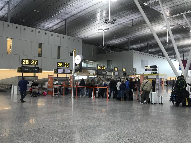 Cola de facturación no Aeroporto de Santiago / Europa Press - Arquivo