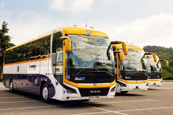 Autobuses da empresa Monbus. MONBUS - Arquivo 