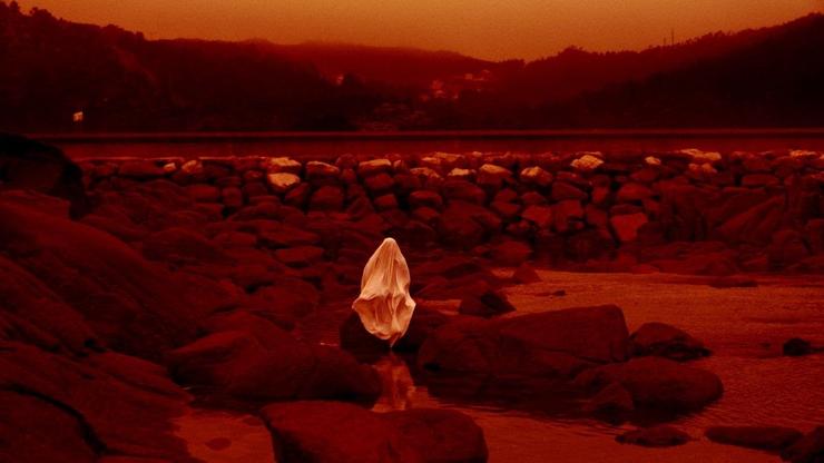 Fotograma de 'Lúa vermella', de Lois Patiño. ZEITUN FILMS E AMANITA STUDIO 