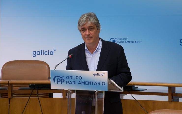 O portavoz parlamentario do PPdeG, Pedro Puy, en rolda de prensa 
