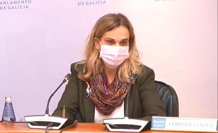 A valedora do Pobo, María Dores Fernández Galiño, presenta en comisión a memoria da institución de 2019. PARLAMENTO DE GALICIA (CAPTURA) 