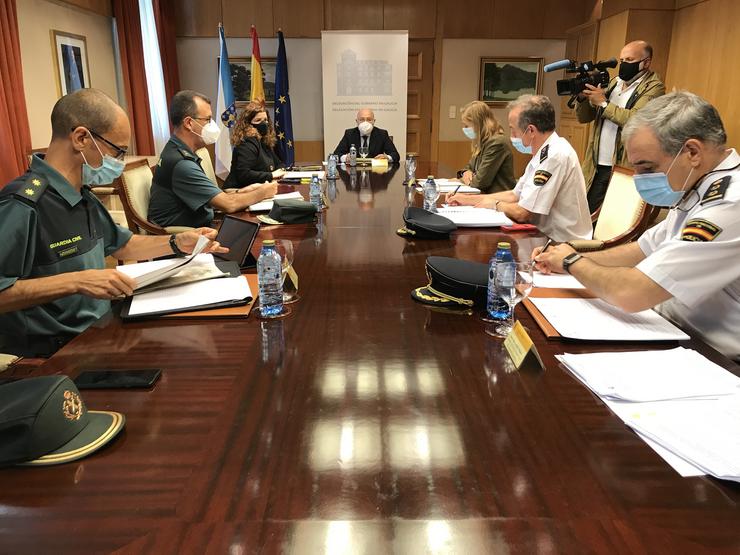 O delegado do Goberno, Javier Losada, preside unha reunión con responsables da Policía e a Garda Civil sobre as ocupacións de inmobles. DELEGACIÓN DO GOBERNO 