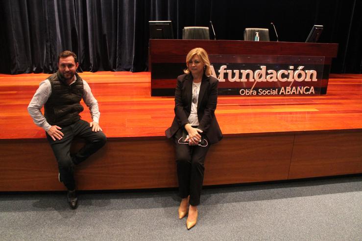 O director Rubén Riós e a directora da área de Cultura de Afundación, Marité Cores, durante a presentación da serie documental. AFUNDACIÓN 