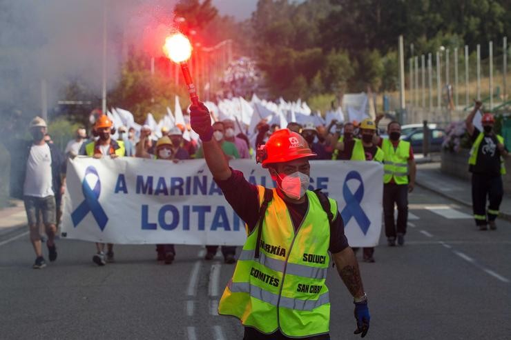 Traballadores de Alcoa maniféstanse para defender o futuro da fábrica de aluminio en San Cibrao, a 19 de xullo de 2021, en San Cibrao, Cervo Lugo, Galicia (España). A cabeceira da manifestación leva unha pancarta que di: 'A Mariña sálv. César Arxina - Europa Press - Arquivo