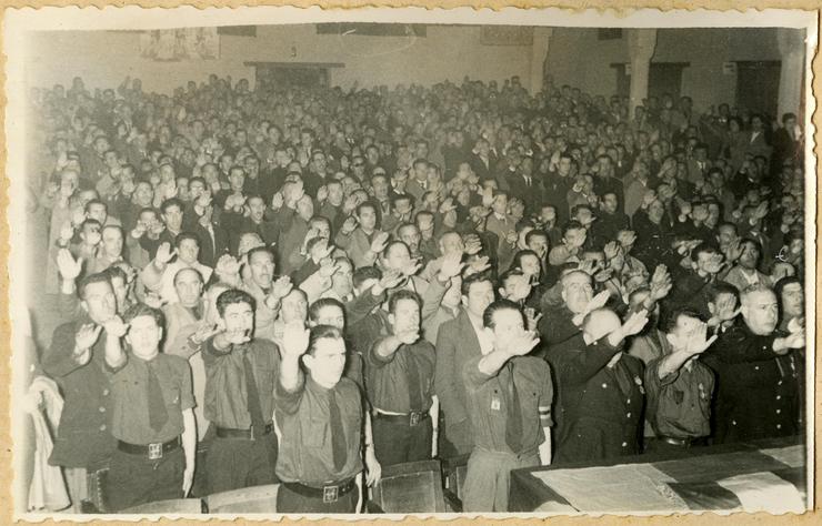 Fotografías de actos relacionados co Movemento Nacional nos anos 50 posta a disposición do público pola Deputación de Pontevedra.. DEPUTACIÓN DE PONTEVEDRA 