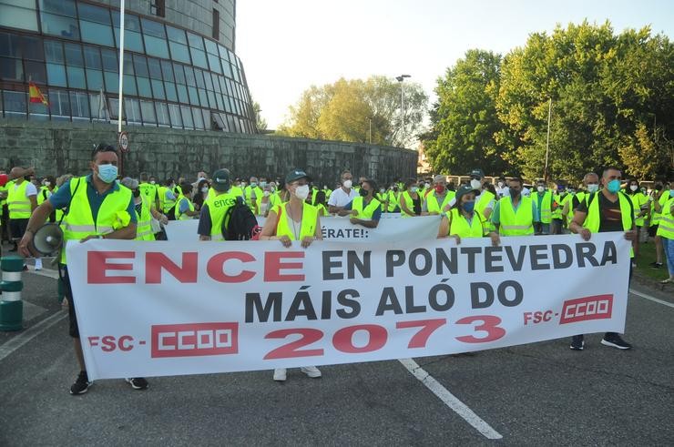Arquivo - Varias decenas de persoas protestan nunha manifestación dos traballadores de Ence, a 16 de xullo de 2021, en Pontevedra, Galicia (España). Esta mobilización de traballadores de Ence prodúcese despois de que a Audiencia Nacional haxa estimade. Europa Press - Arquivo 