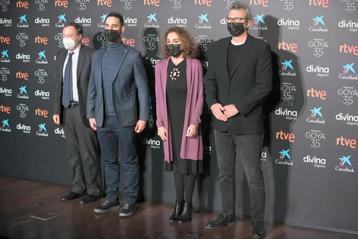 (2i-i) Dani Rovira, Ana Belén e Mariano Barroso durante a lectura dos Premios Goya 2021, en Madrid (España), a 18 de xaneiro de 2021.. José Oliva - Europa Press 