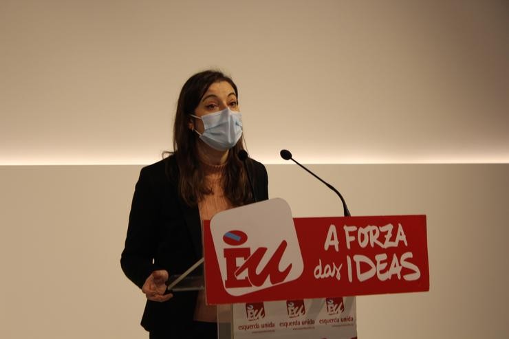 Eva Solla, coordinadora nacional de Esquerda Unida, nunha rolda de prensa na sede do partido en Santiago / Esquerda Unida.