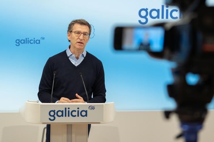 O presidente do PP de Galicia, Alberto Núñez Feijóo, participa telematicamente nun mitin do PP das eleccións catalás.. PPDEG