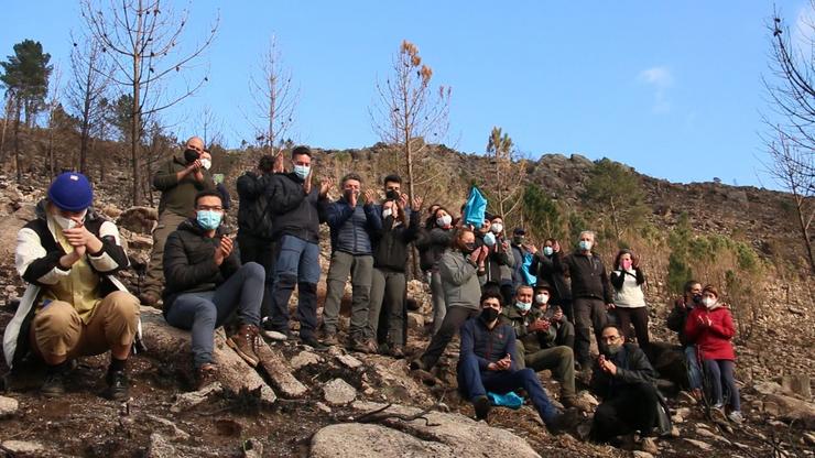 Participantes na expedición "Plantando cara ao lume" na Serra do Xurés / Helena González Rubianes