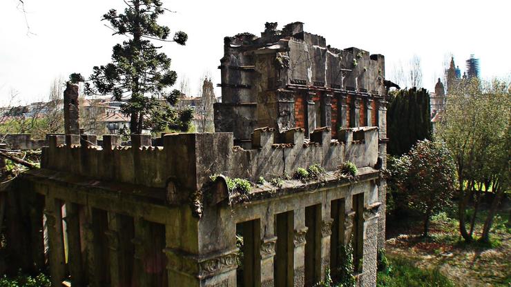 Palacete ruinoso na Finca do Espiño, en Santiago de Compostela