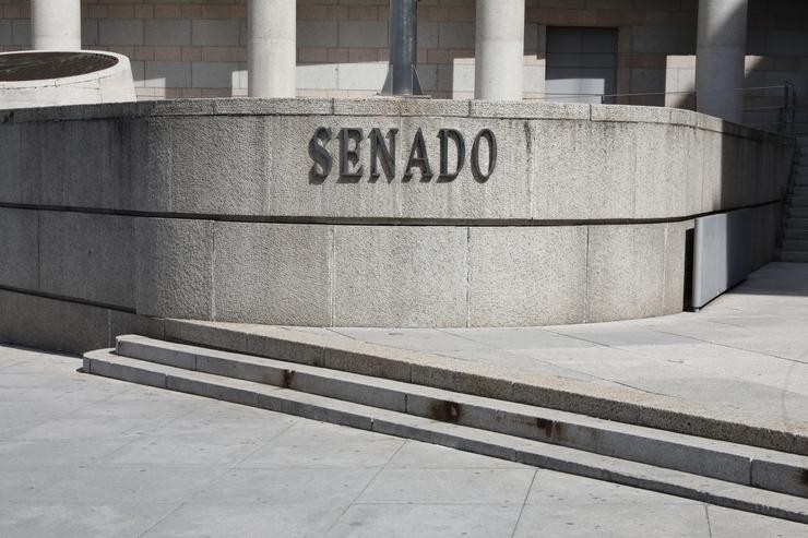 Arquivo - Planca na que se le 'Senado' na fachada exterior do edificio do Senado en Madrid.. Marta Fernández - Europa Press - Arquivo 