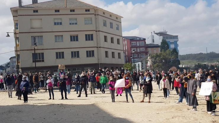 Manifestación convocada en San Cibrao, en Cervo (Lugo), en apoio ás 87 mulleres afectadas as gravacións das festas da Maruxaina en 2019.. ASOCIACIÓN BUMEI 