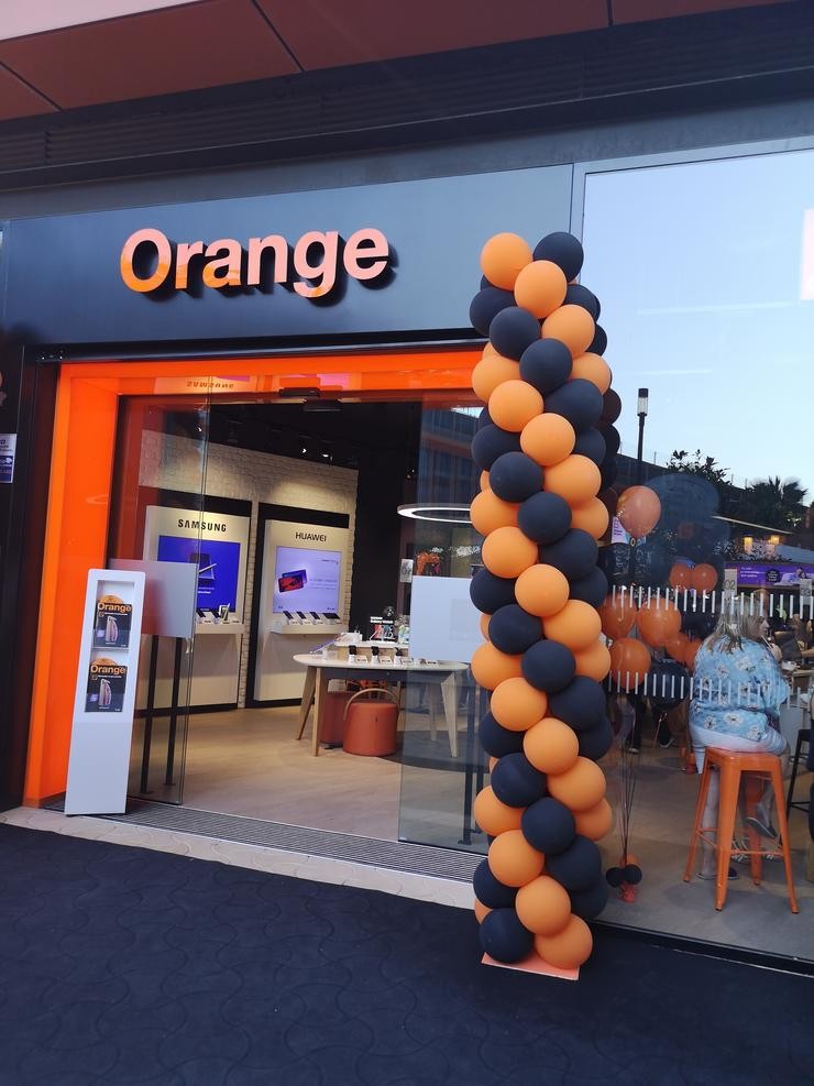 Arquivo - Nova tenda de Orange en CC Torre Sevilla.. ORANGE - Arquivo / Europa Press