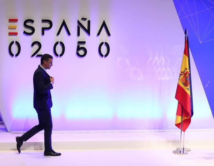 O presidente do Goberno de España, Pedro Sánchez, despois de intervir na presentación do proxecto España 2050, no Auditorio do Museo Nacional Raíña Sofía, a 20 de maio de 2021, en Madrid (España). O proxecto pretende pór en marcha unha reflexión cole. EUROPA PRESS
