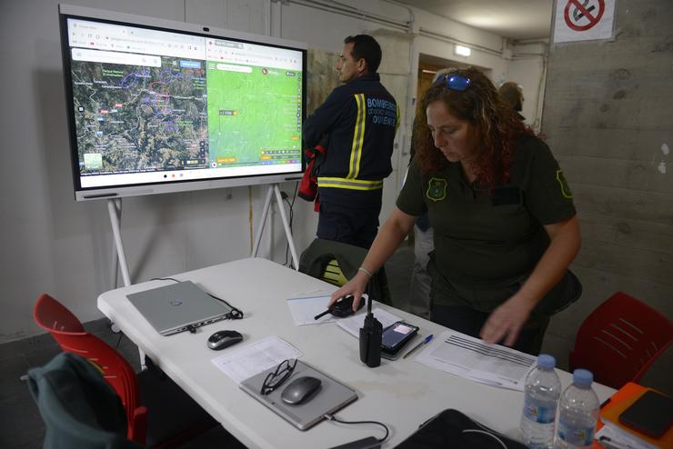 Mando instalado para coordinar o dispositivo de procura da avioneta, a 20 de outubro de 2022, na Gudiña, Ourense, Galicia (España). Continúa a procura dunha avioneta contraincendios desaparecida que partira da base de Doade, en Lugo, co. Rosa Veiga - Europa Press / Europa Press