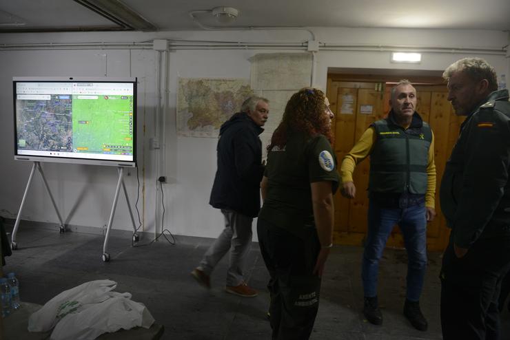 Mando instalado para coordinar o dispositivo de procura da avioneta, a 20 de outubro de 2022, na Gudiña, Ourense, Galicia (España). Continúa a procura dunha avioneta contraincendios desaparecida que partira da base de Doade, en Lugo, co. Rosa Veiga - Europa Press / Europa Press