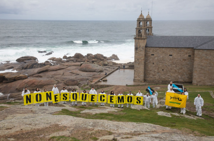 Voluntarios de Greenpeace volven a Muxía 20 anos despois da traxedia do Prestige 
