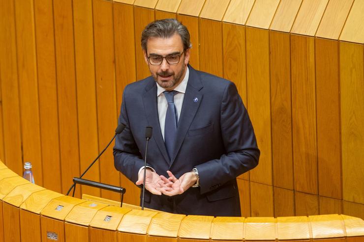 O vicepresidente segundo e conselleiro de Presidencia, Xustiza e Deportes, Diego Calvo, no Parlamento de Galicia 