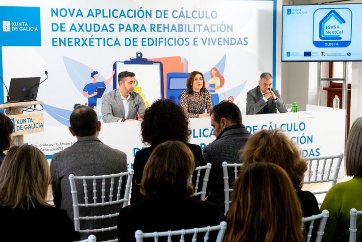 A conselleira de Medio Ambiente, Territorio e Vivenda, Ángeles Vázquez, na presentación da nova aplicación de cálculo de axudas para a rehabilitación enerxética de edificios 