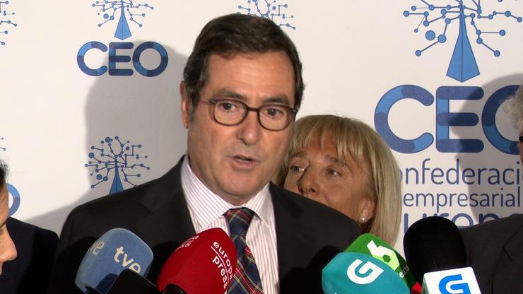 O presidente da patronal, Antonio Garamendi, en declaracións aos medios en Ourense / Europa Press
