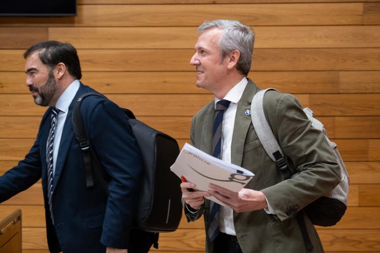 O presidente da Xunta, Alfonso Rueda, chega á sesión de control do Parlamento / David Cabezón - Xunta / Europa Press