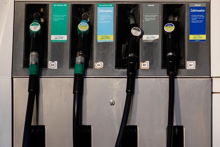 Mangueiras de combustible nunha gasolineira / Europa Press 