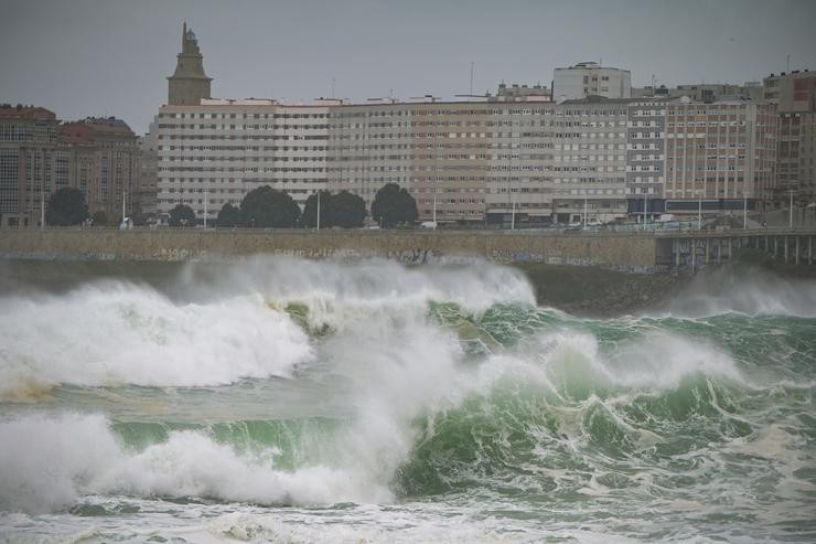 Forte ondada nas praias da Coruña este sábado, 8 de xaneiro de 2022.. M. DYLAN