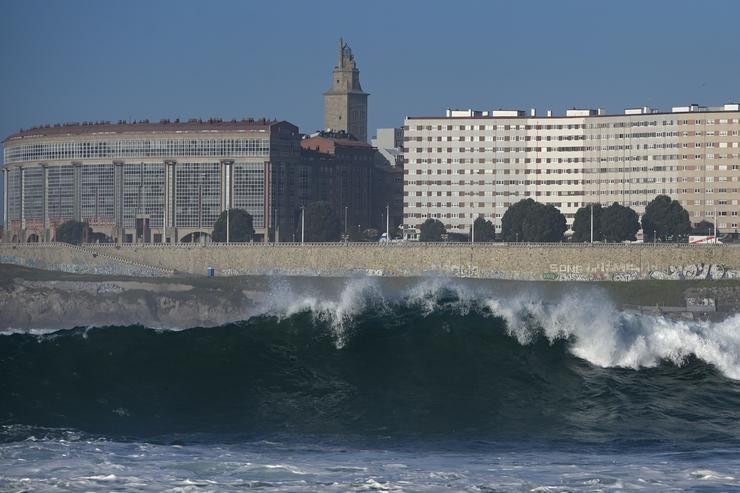 Forte ondada e tempo anticiclónico, a 21 de febreiro de 2022, na Coruña, Galicia (España).. M. Dylan - Europa Press 