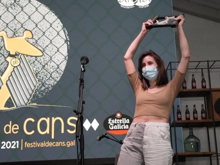 A cineasta Noelia Muíños recolle un premio no Festival de Cans 2021.. FESTIVAL DE CANS / Europa Press